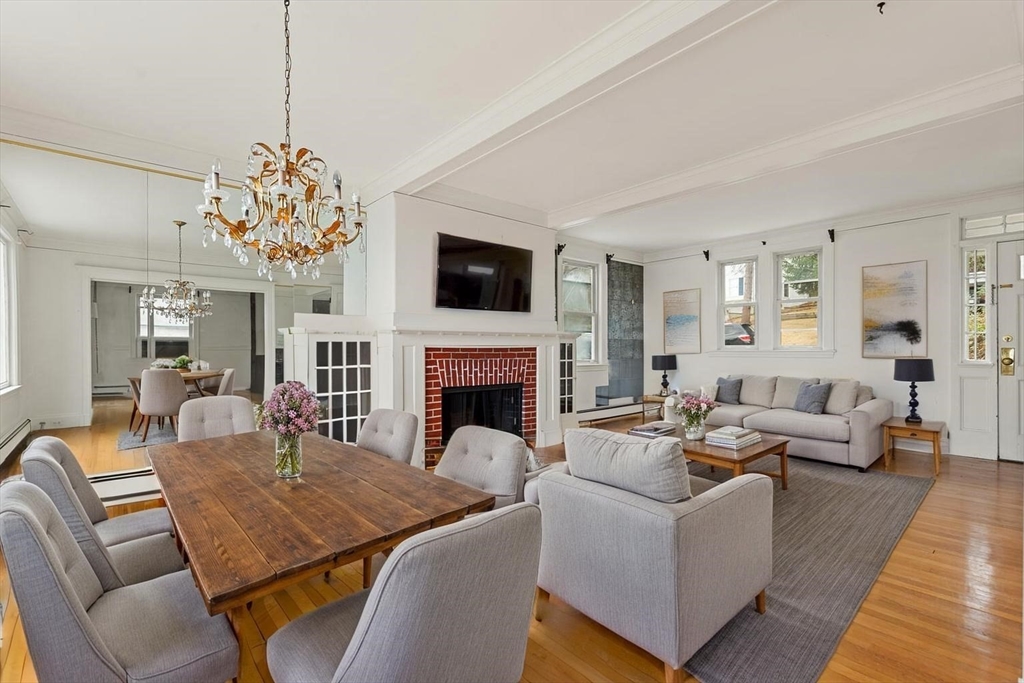 109 Waban Hill Rd N