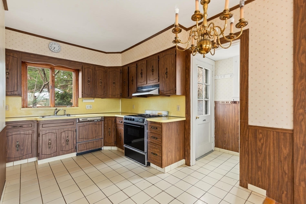 109 Waban Hill Rd N