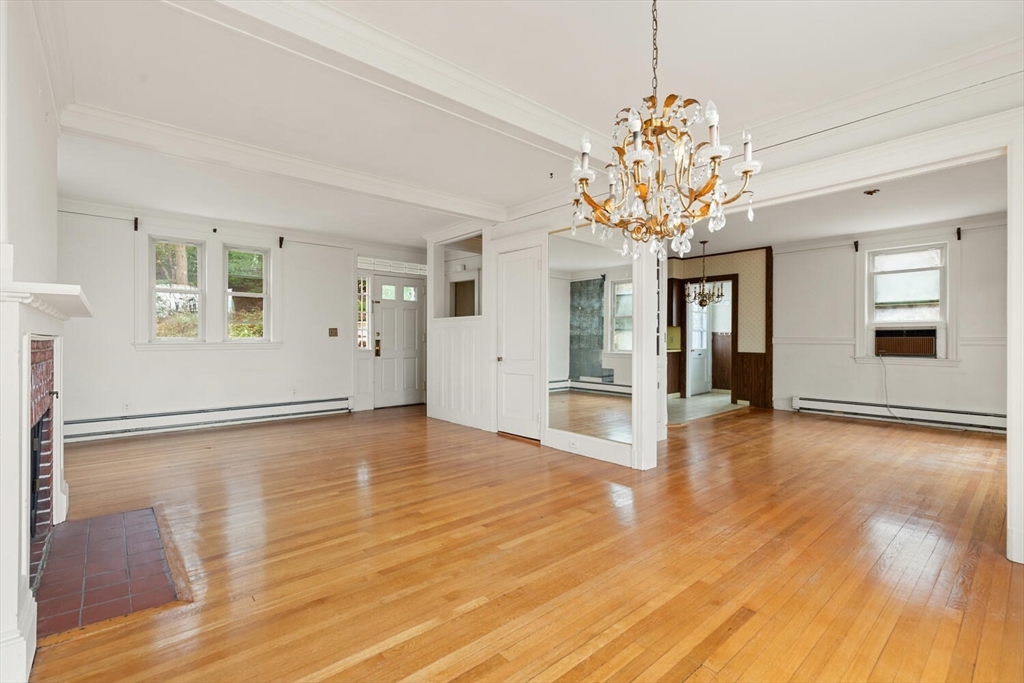 109 Waban Hill Rd N
