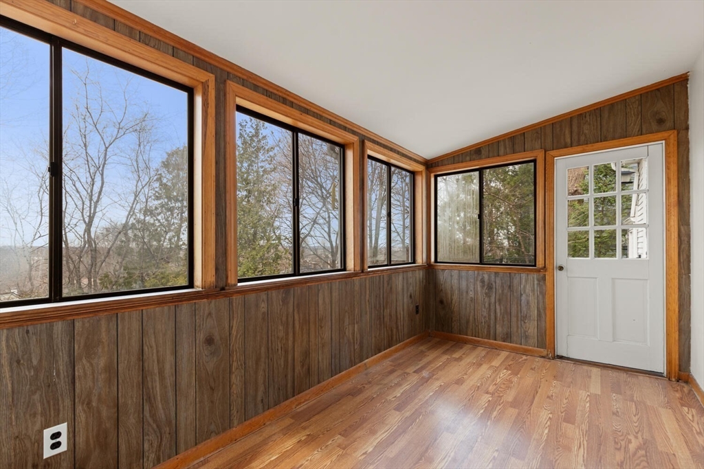 109 Waban Hill Rd N