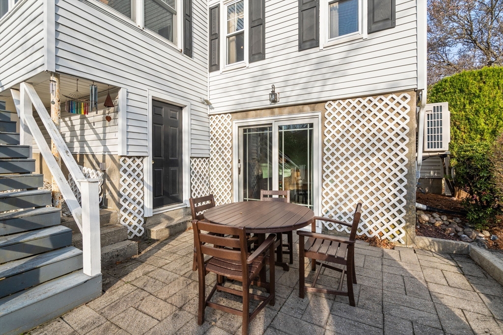 293 Lexington St
