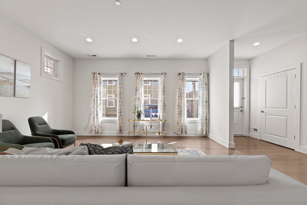 51 Pitman St # 1B