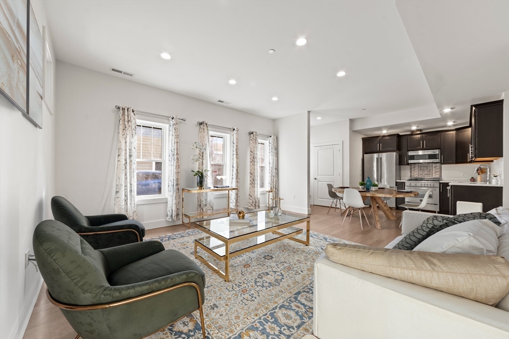 51 Pitman St # 1B