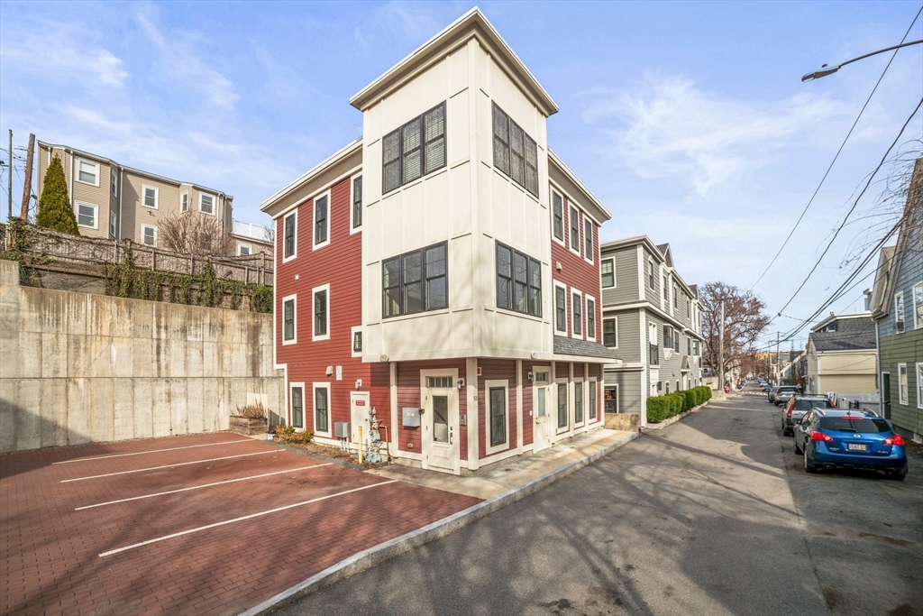 51 Pitman St # 1B