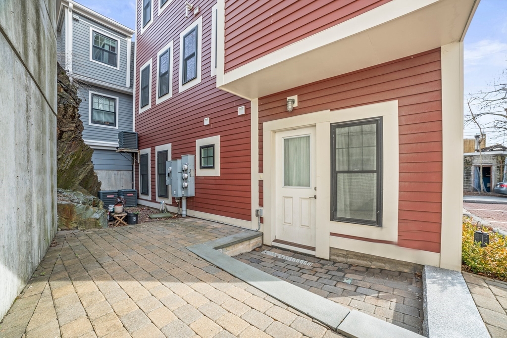 51 Pitman St # 1B
