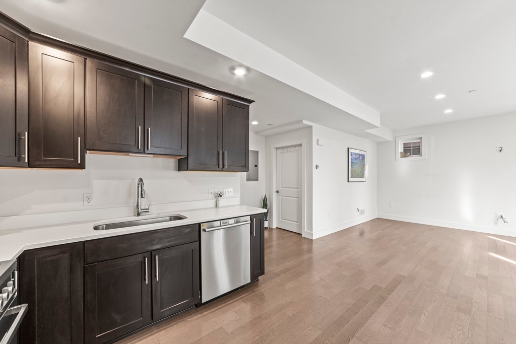 51 Pitman St # 1B