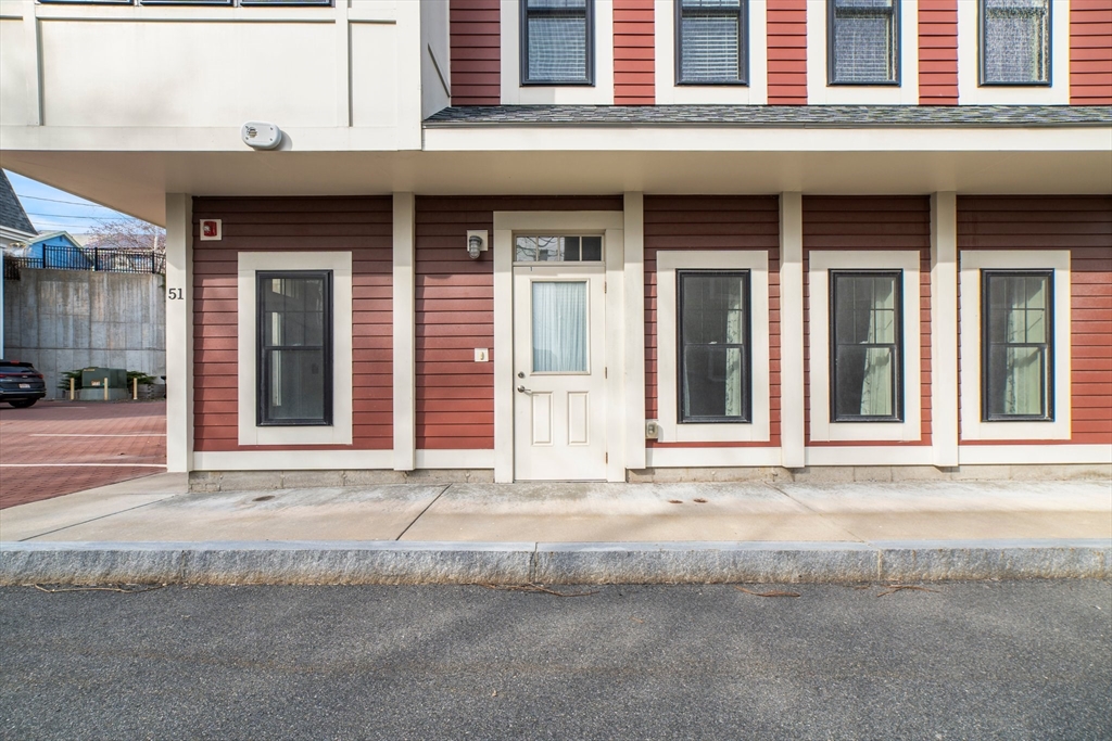 51 Pitman St # 1B