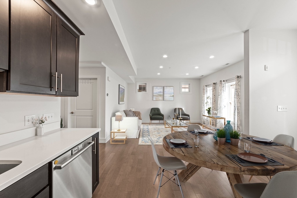 51 Pitman St # 1B