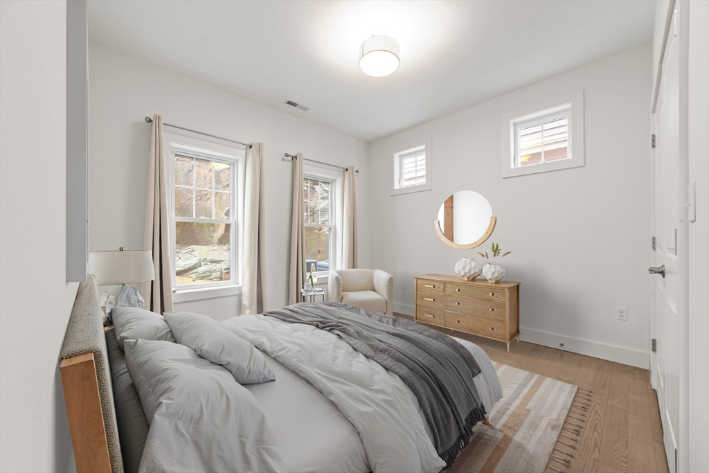 51 Pitman St # 1B
