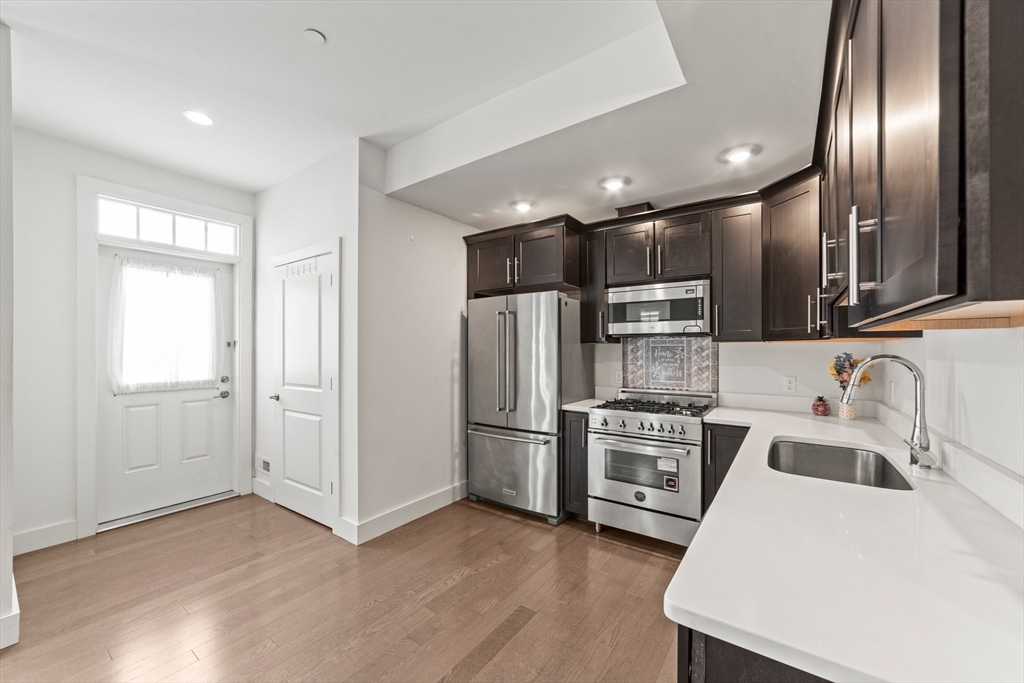 51 Pitman St # 1B