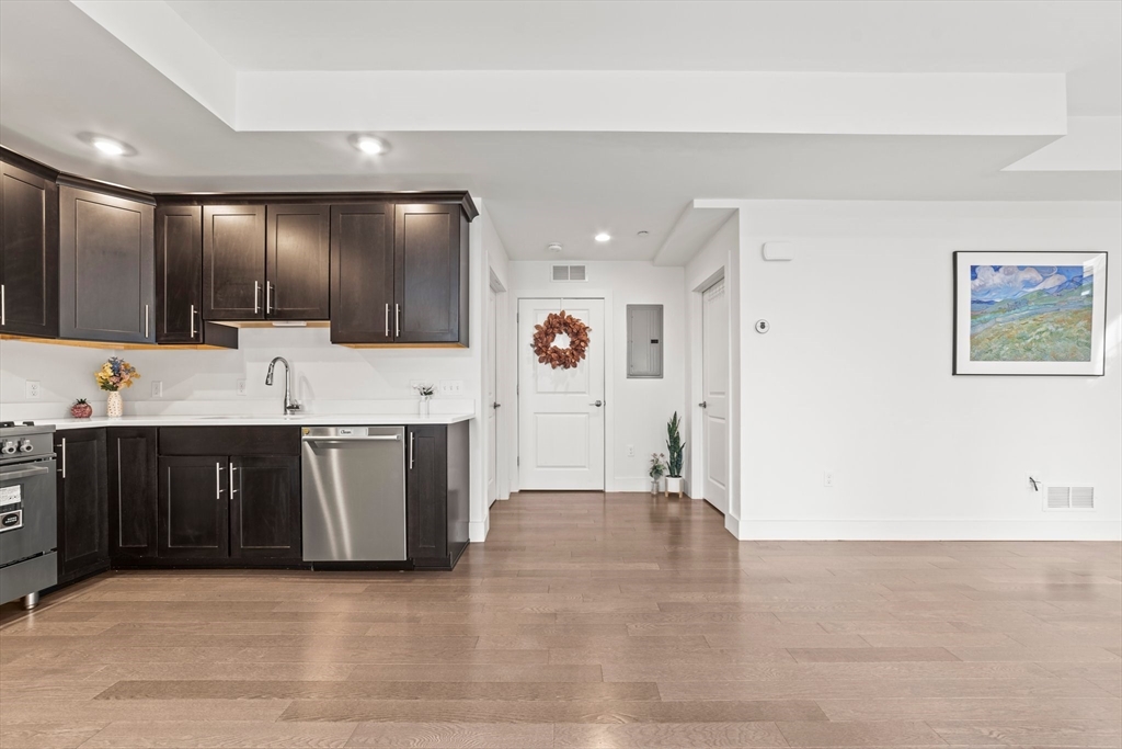51 Pitman St # 1B