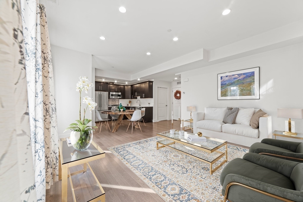 51 Pitman St # 1B