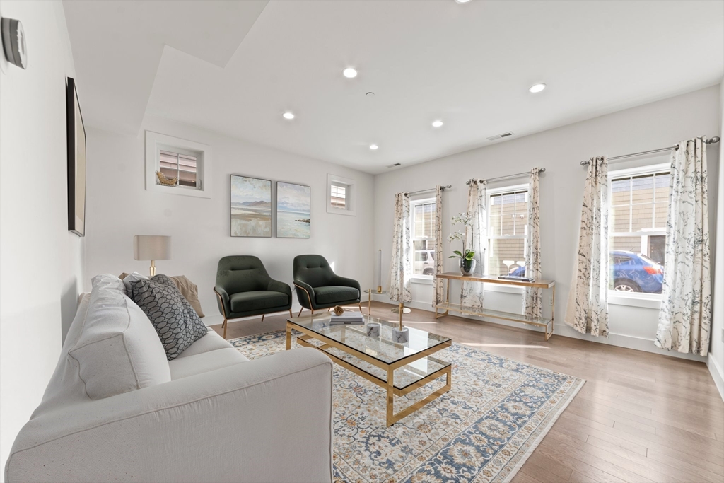 51 Pitman St # 1B