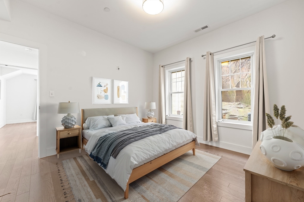 51 Pitman St # 1B