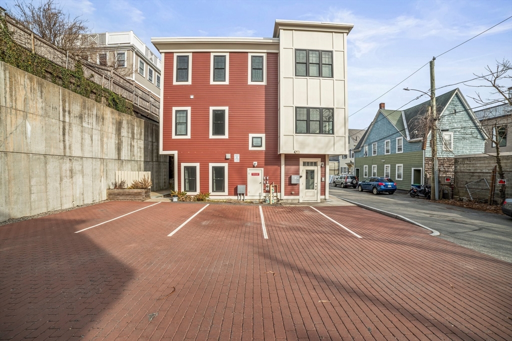 51 Pitman St # 1B