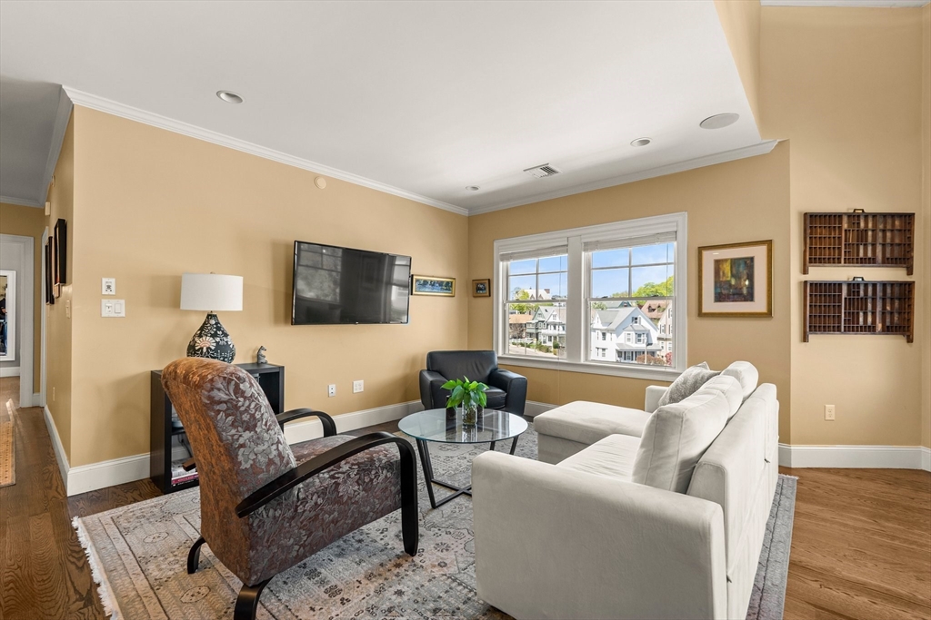 18 Robert Street # 11