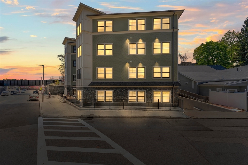 18 Robert Street # 11