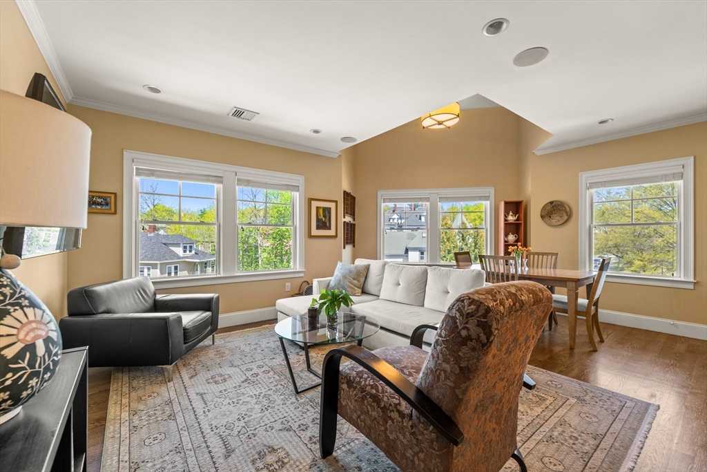 18 Robert Street # 11