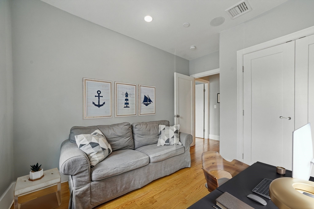 18 Robert St # 6