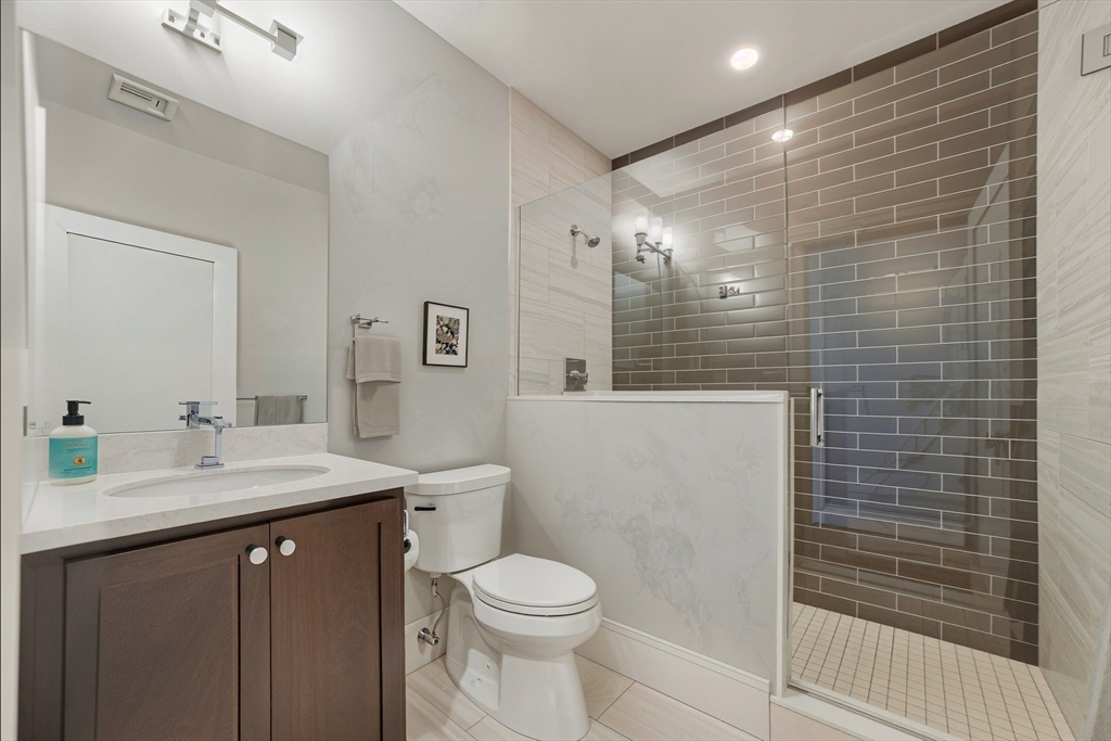 18 Robert St # 6