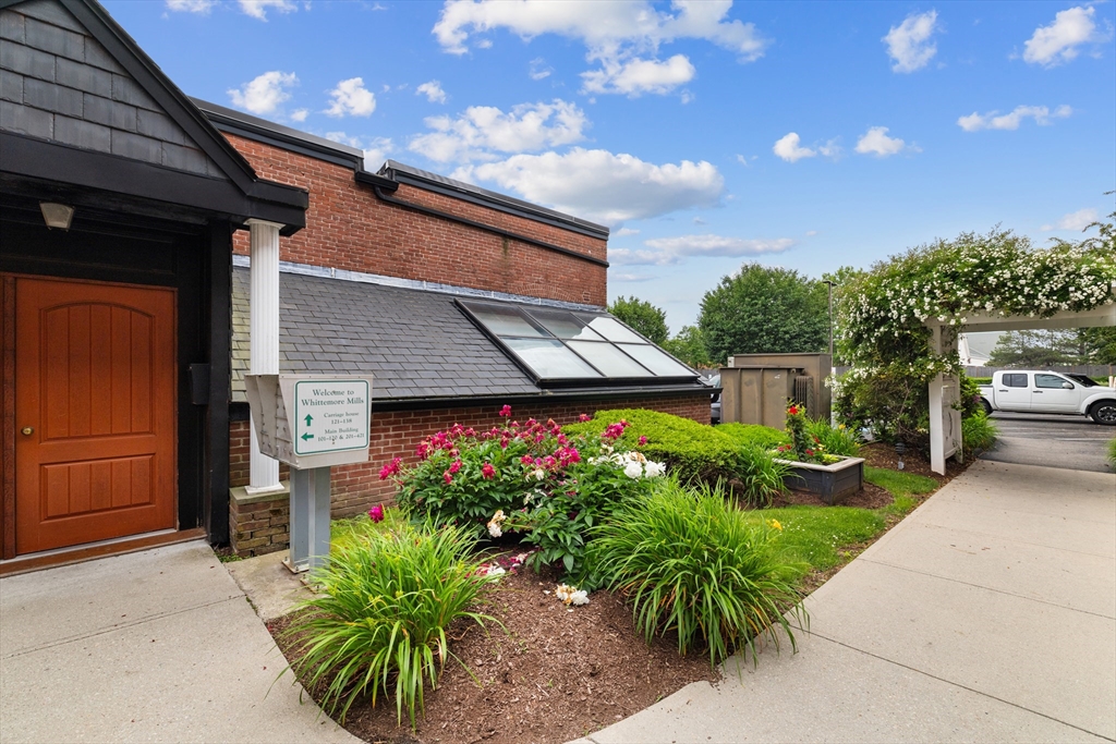 21 Linden St # 210