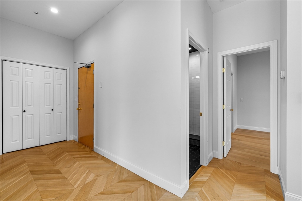 21 Linden St # 210