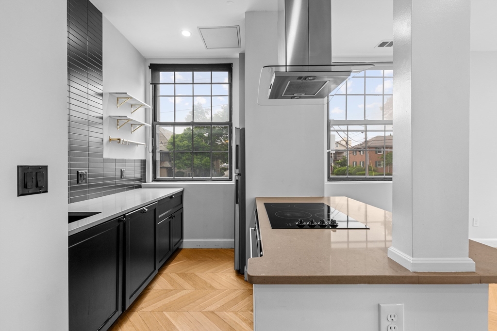 21 Linden St # 210