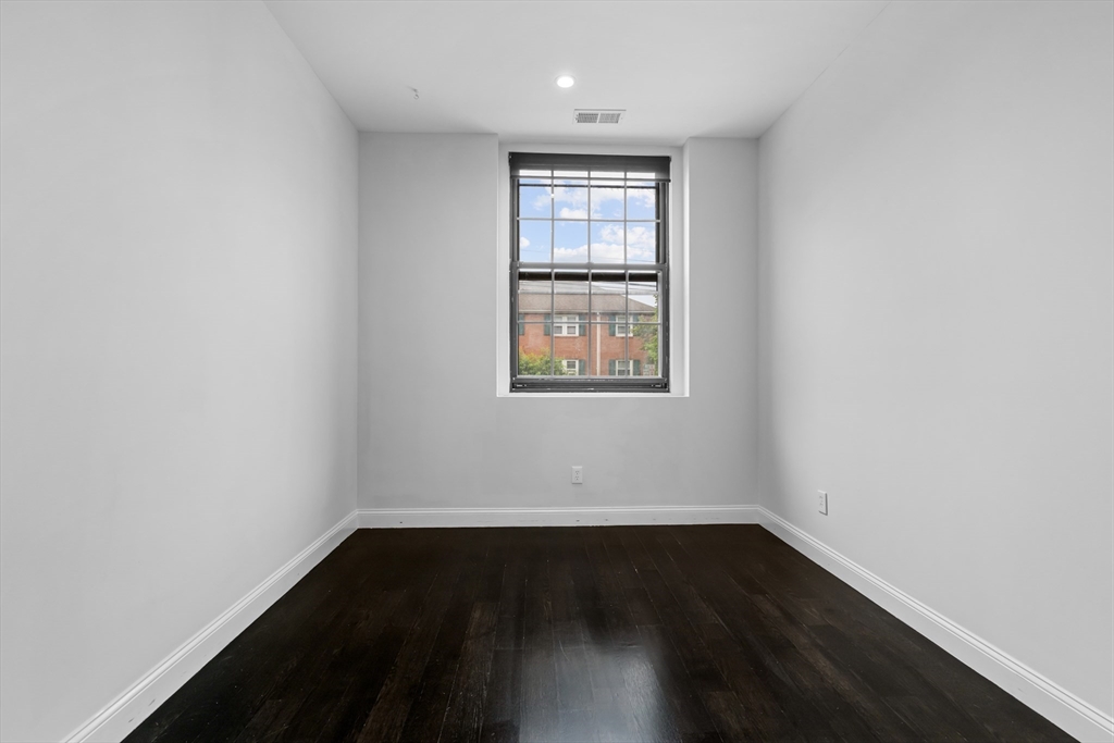 21 Linden St # 210