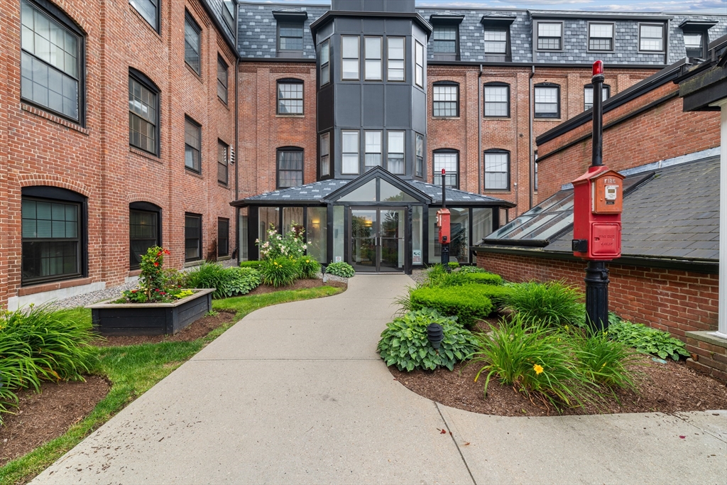 21 Linden St # 210