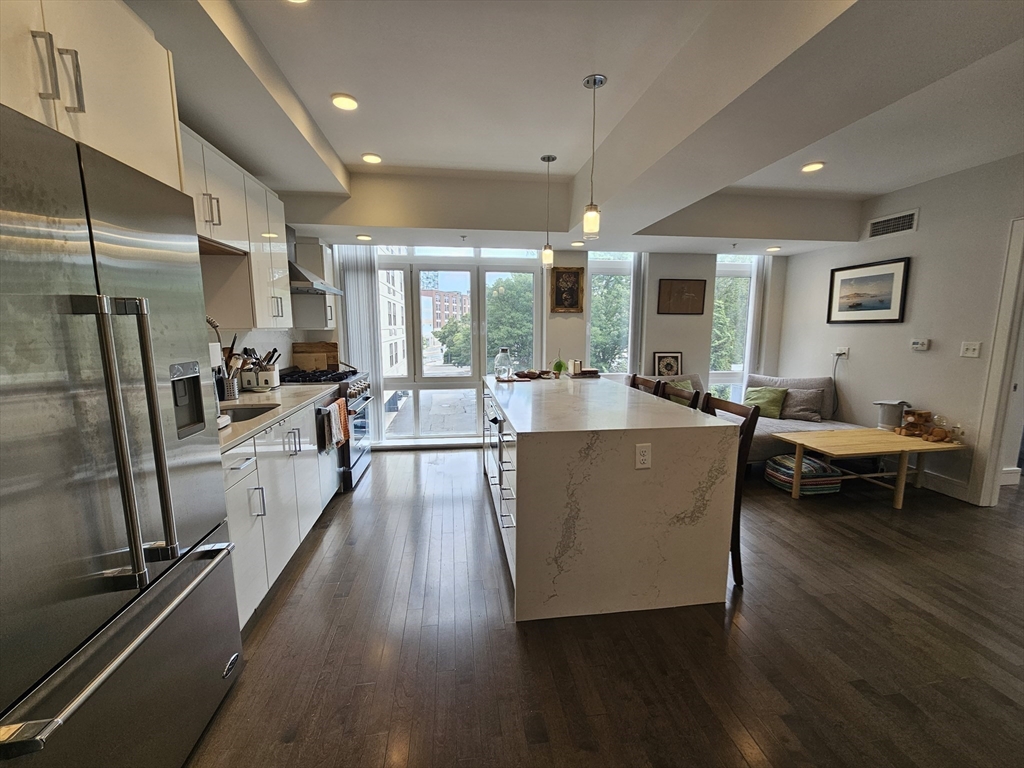 262 Monsignor O'brien Hwy # 306