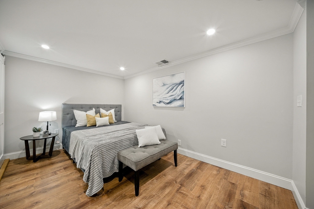 83 Sunnyside Ave
