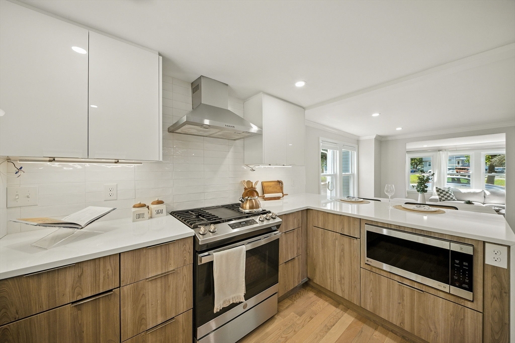 83 Sunnyside Ave