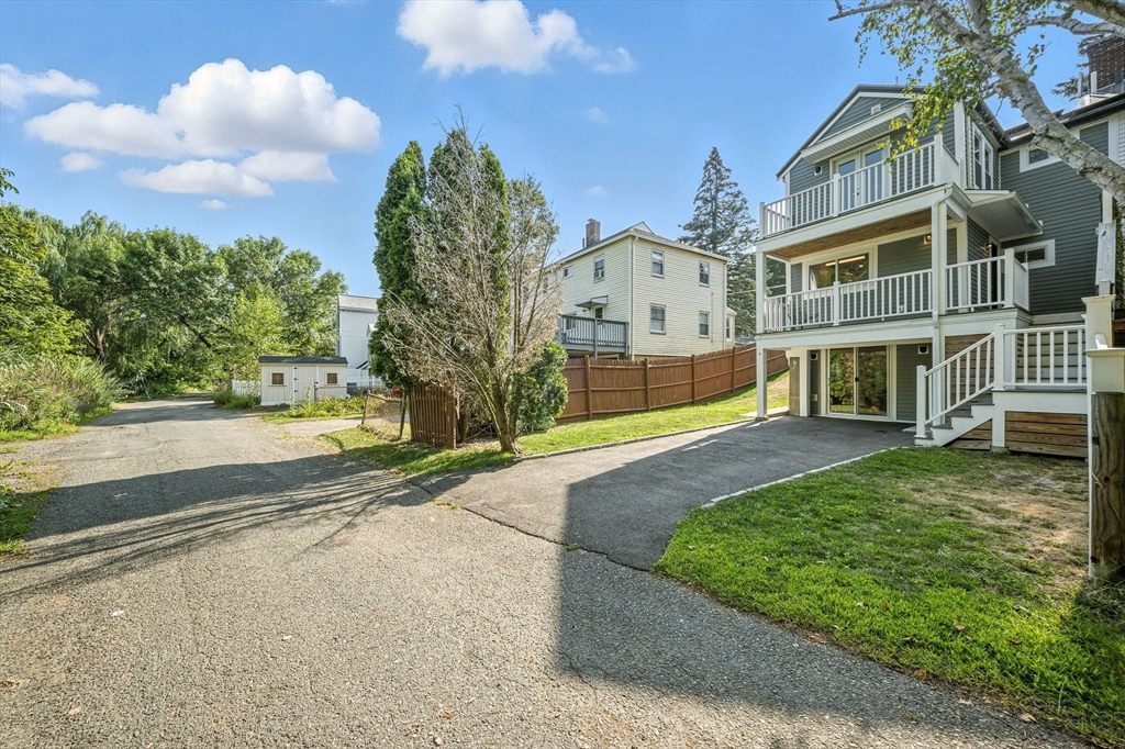 83 Sunnyside Ave