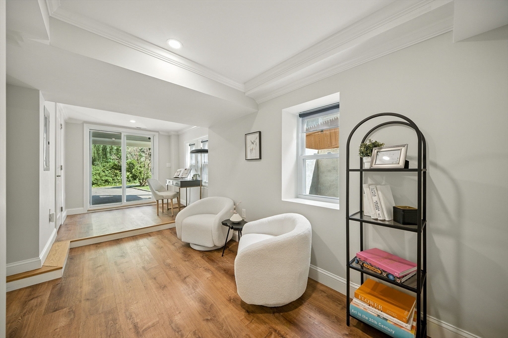 83 Sunnyside Ave