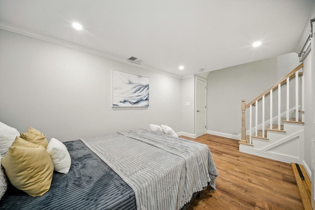 83 Sunnyside Ave