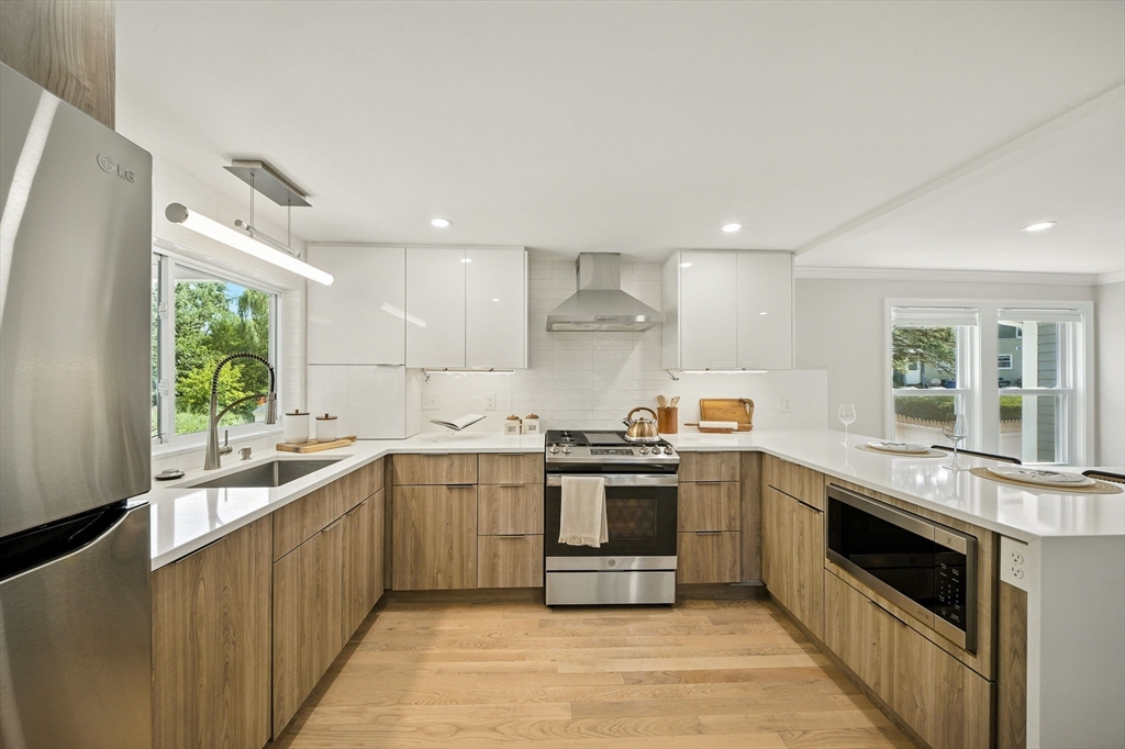 83 Sunnyside Ave