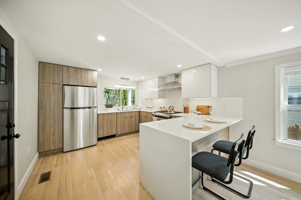 83 Sunnyside Ave