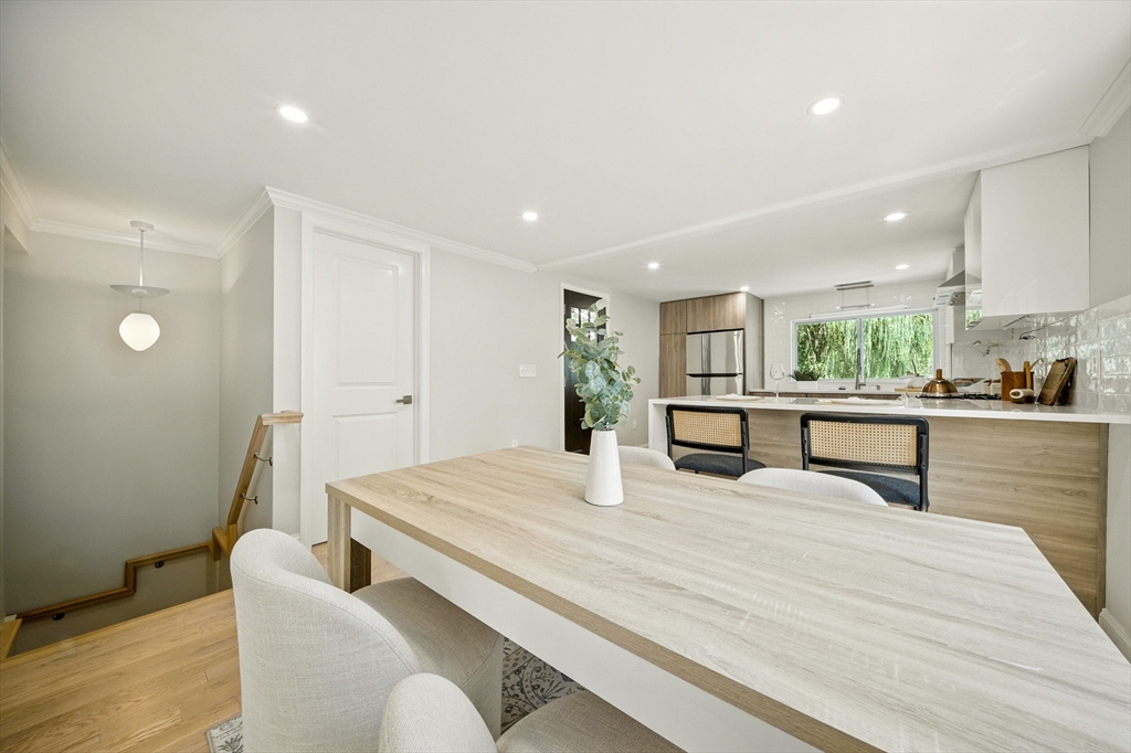 83 Sunnyside Ave