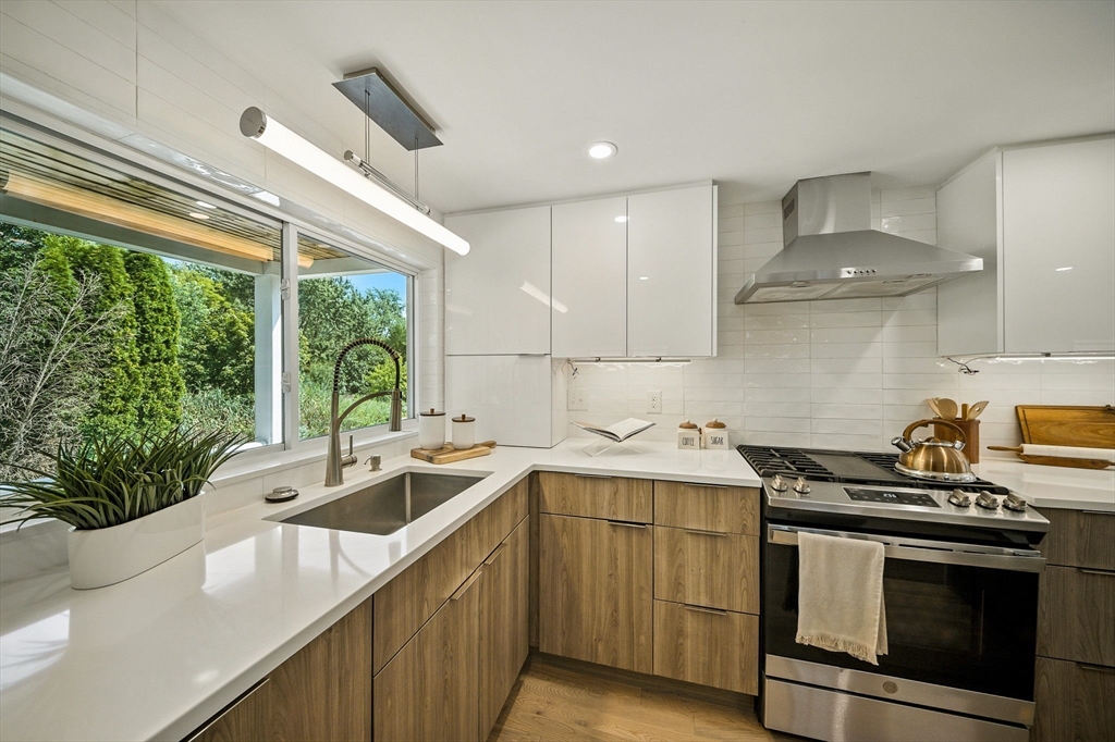 83 Sunnyside Ave