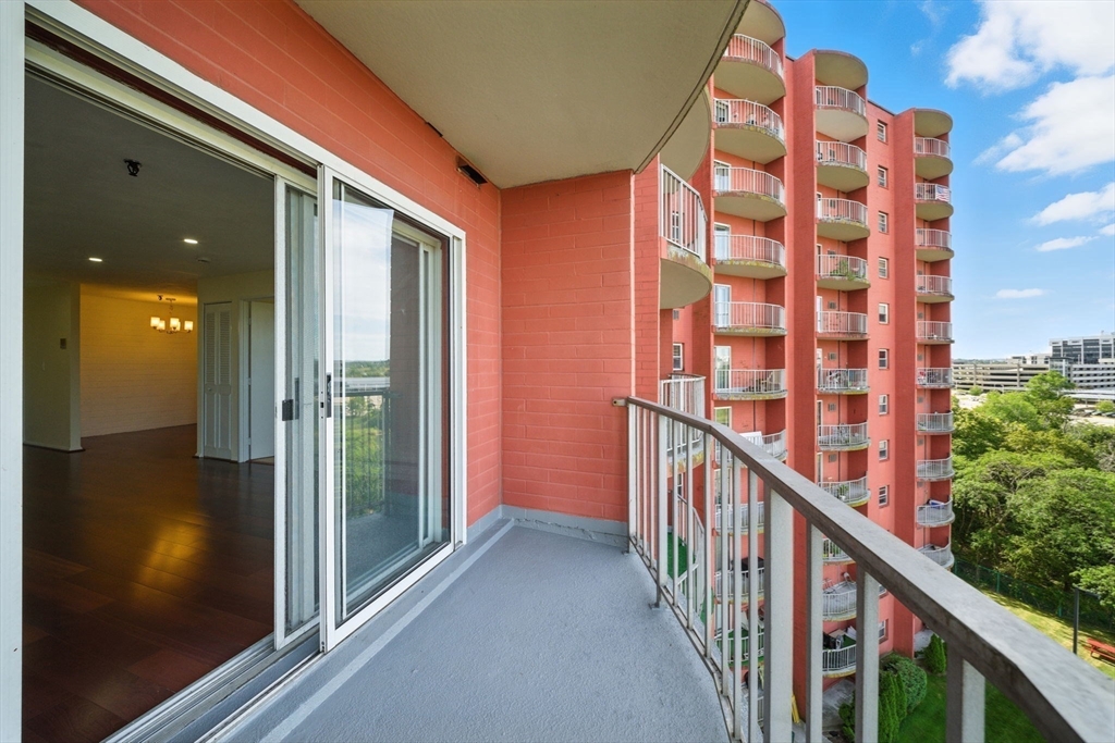 115 W Squantum St # 702