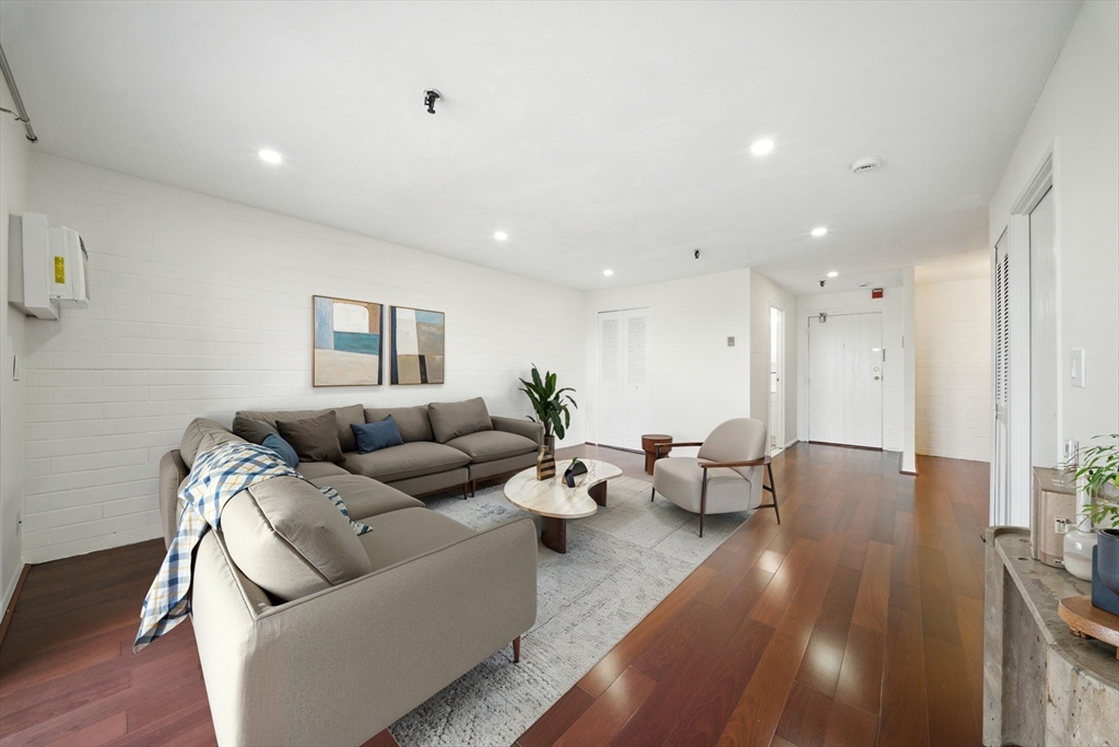 115 W Squantum St # 702