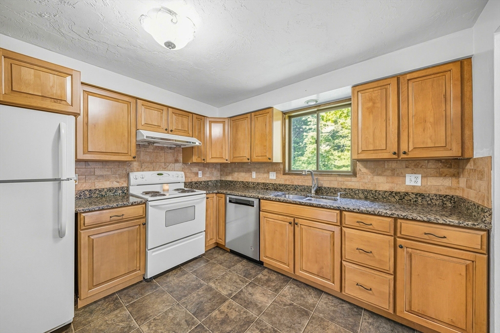 38 W Elm St