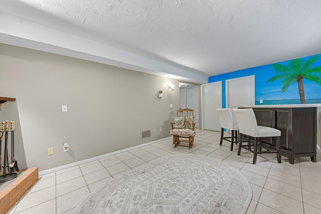 38 W Elm St