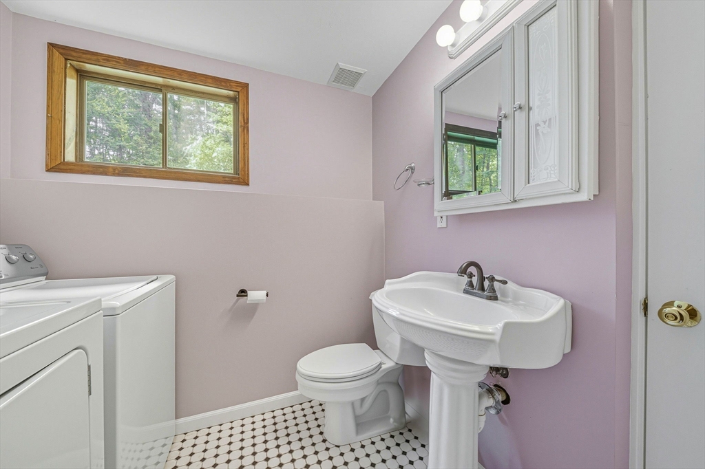 38 W Elm St