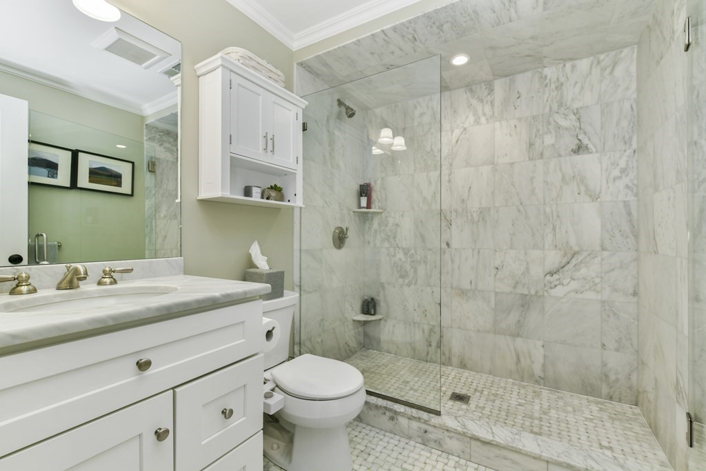 49 L St # 5