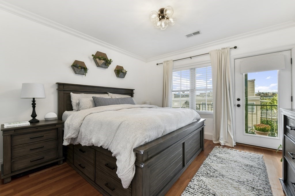 49 L St # 5
