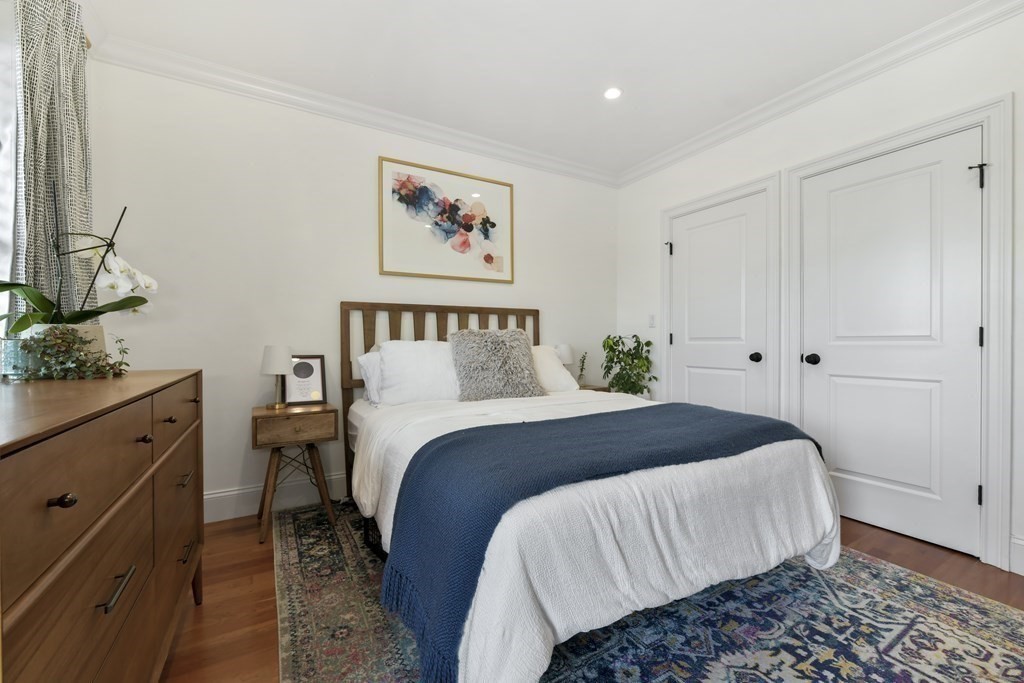 49 L St # 5