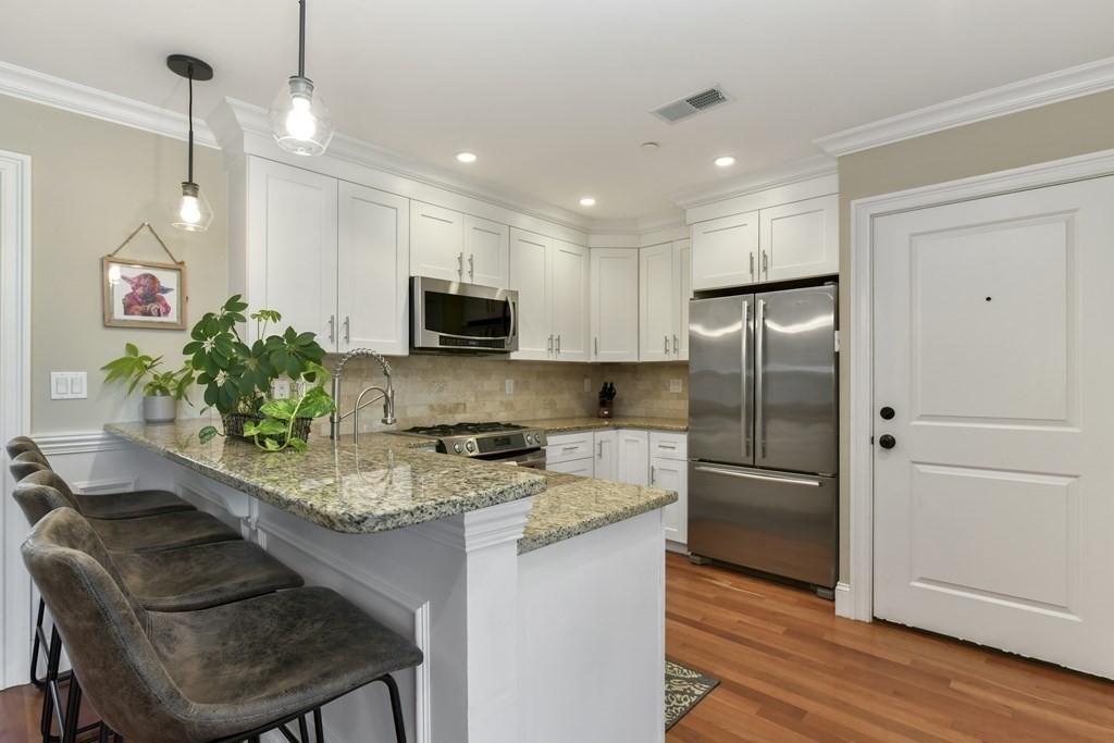 49 L St # 5