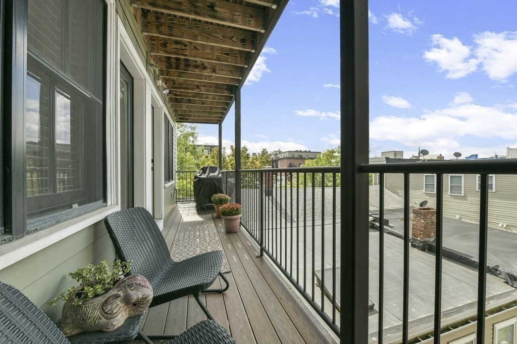 49 L St # 5