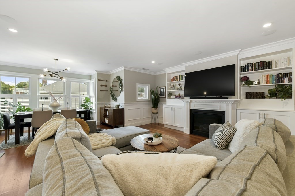 49 L St # 5